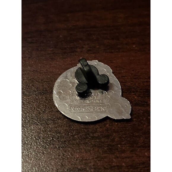 Disney Marvel Avengers Assemble Hawkeye Booster Trading Pin - Picture 2 of 3